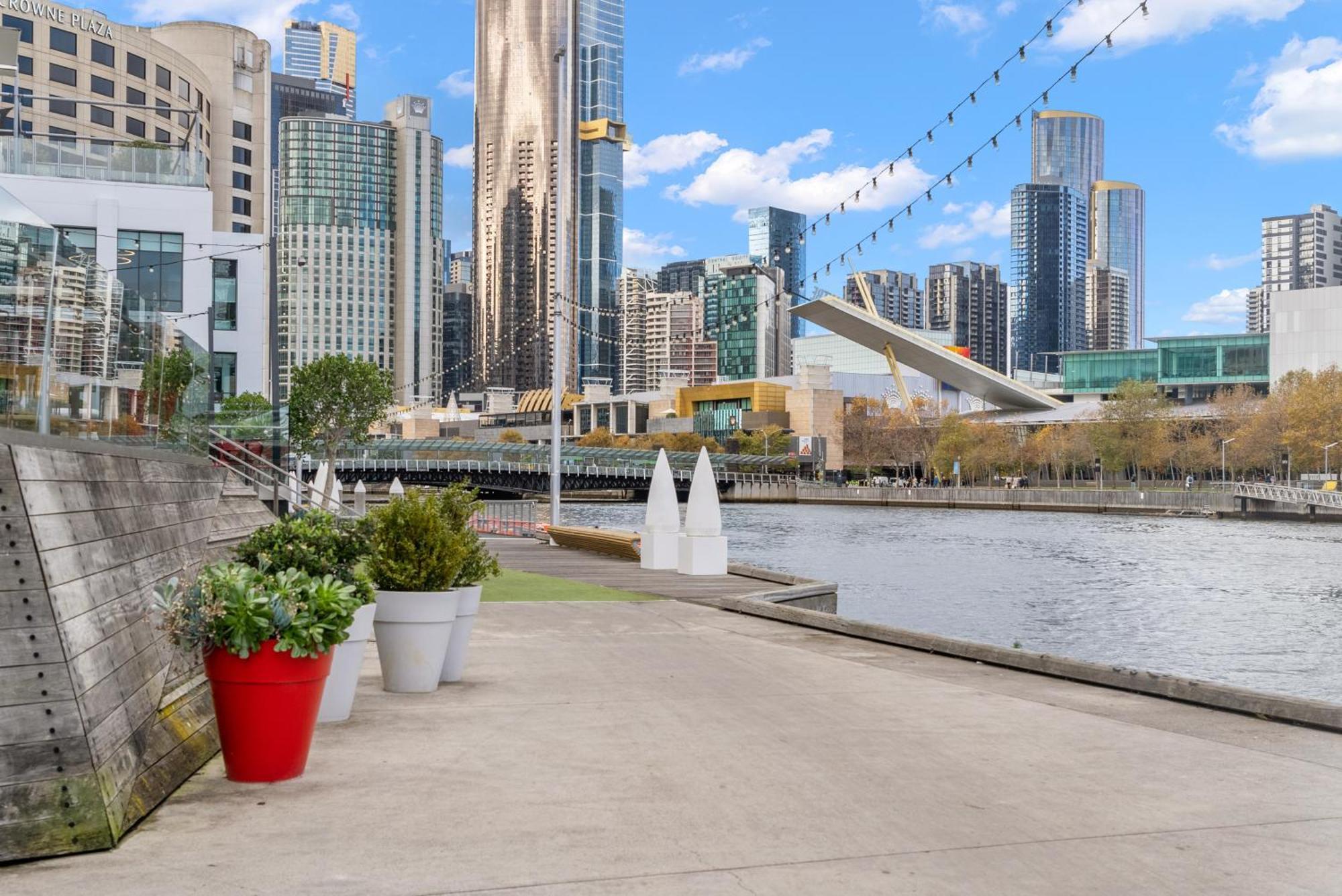 Resort Style Living Yarra Wharf Melbourne Exterior photo